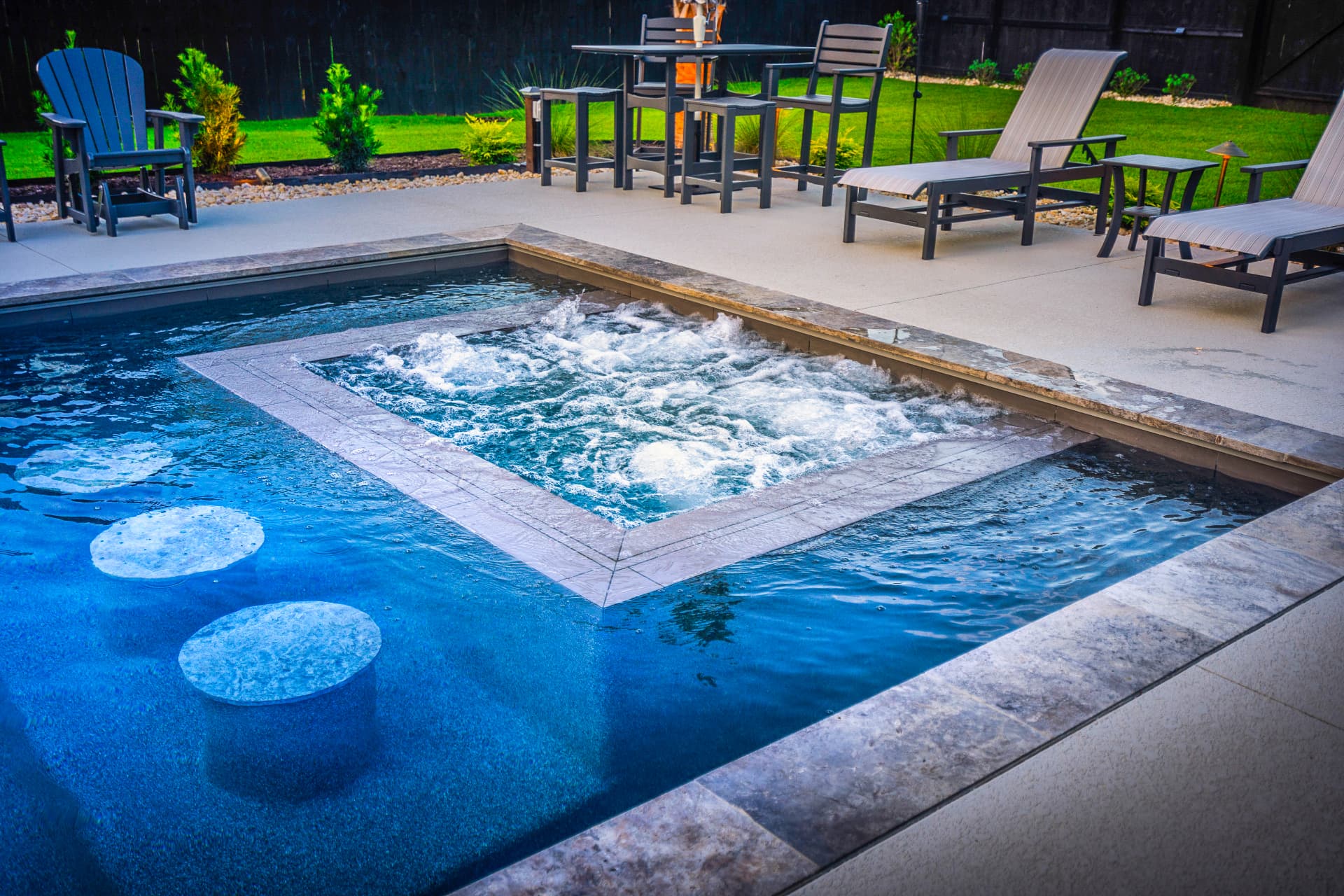 Spa with swim-up seating — Heritage Pools project